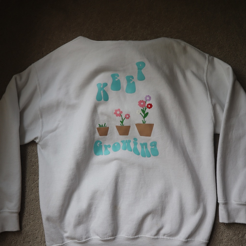 Keep growing. Gildan hoodie. Very comfy and cute.